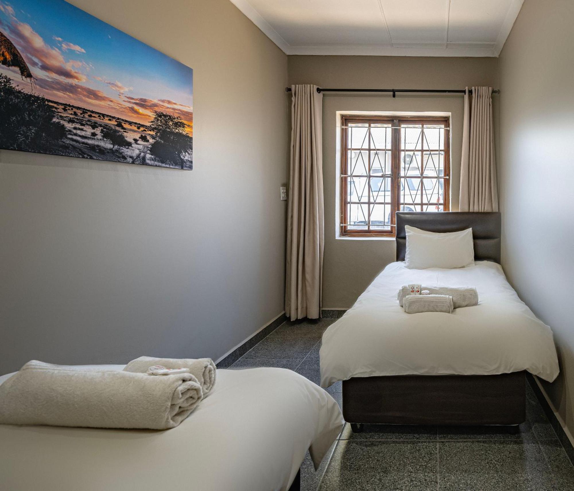 Calvinia Hotel Экстерьер фото