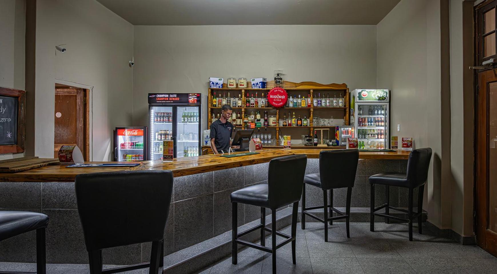 Calvinia Hotel Экстерьер фото