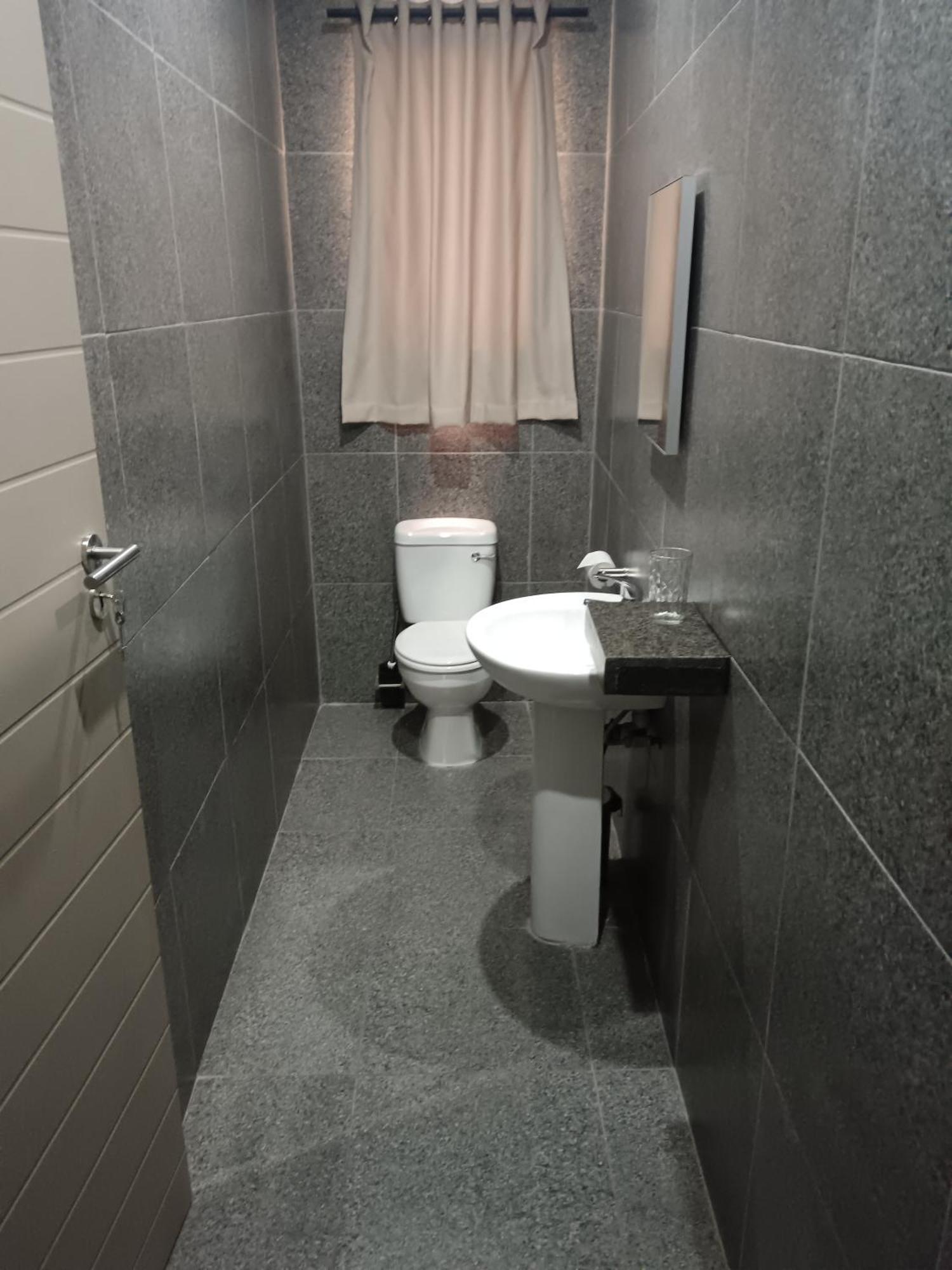 Calvinia Hotel Экстерьер фото