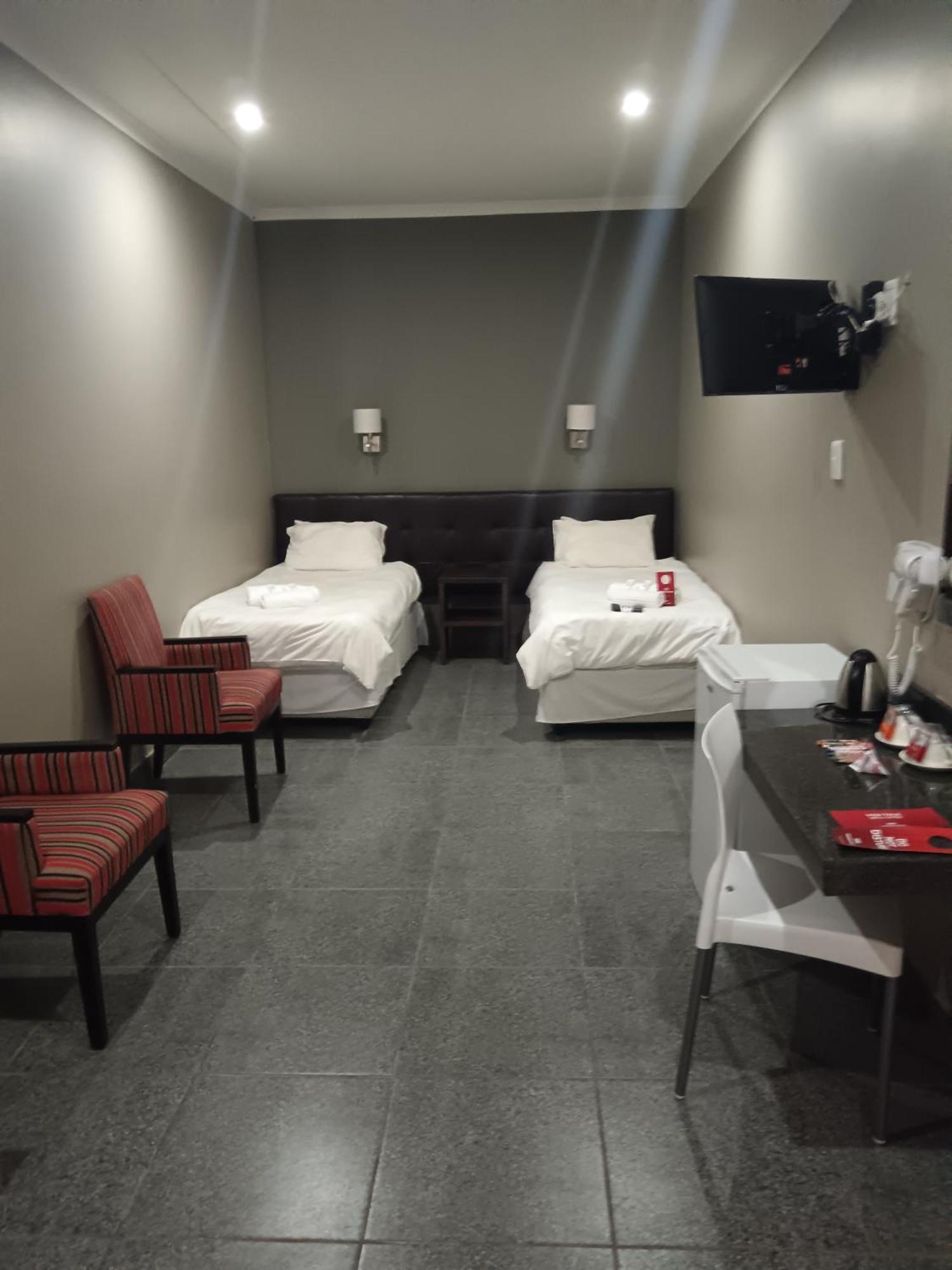 Calvinia Hotel Экстерьер фото